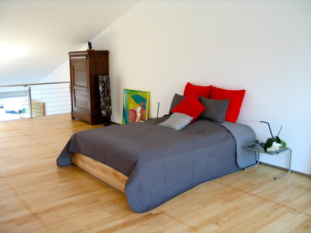 Artist'S Loft Zur Maloya Daire Ormalingen Oda fotoğraf