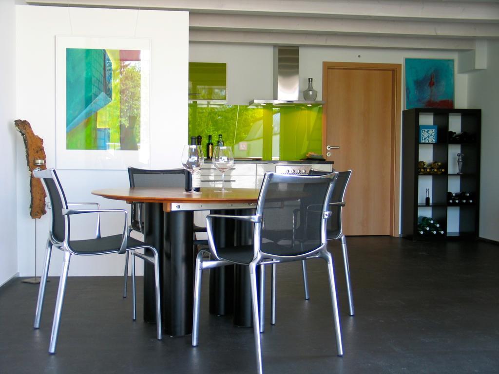 Artist'S Loft Zur Maloya Daire Ormalingen Oda fotoğraf