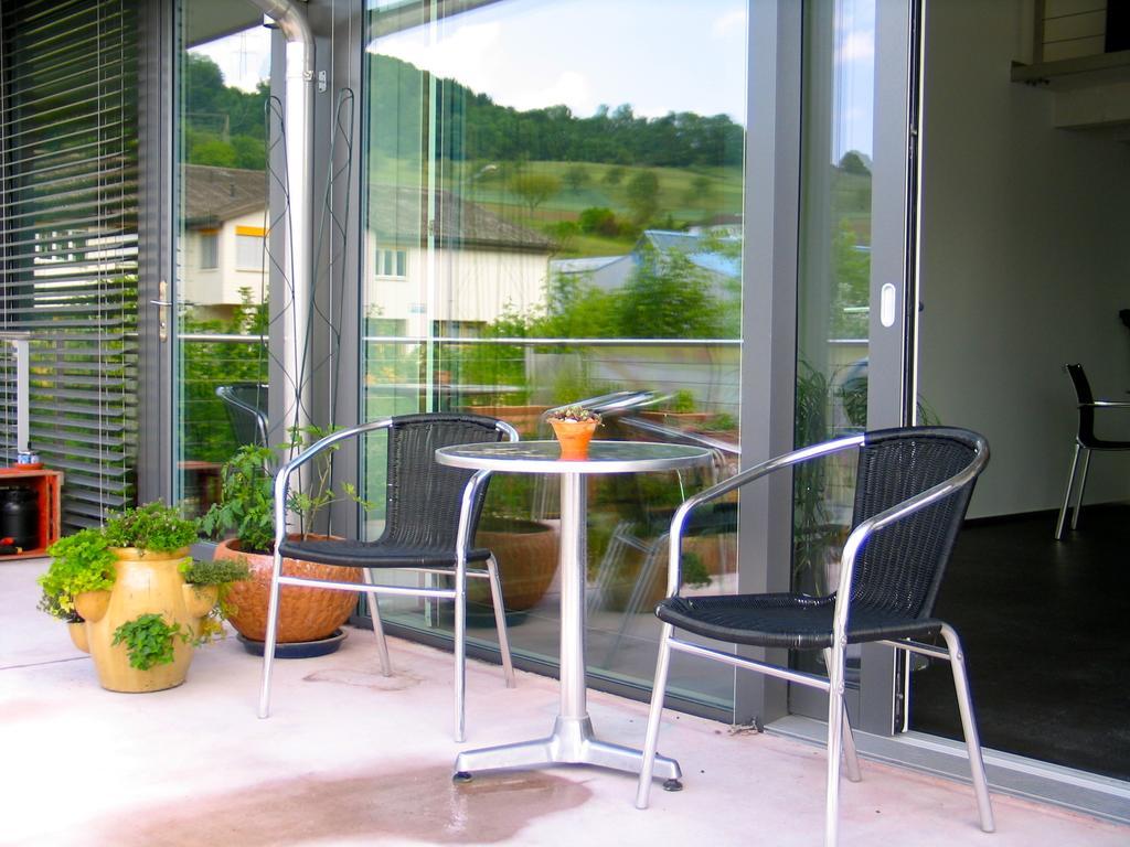 Artist'S Loft Zur Maloya Daire Ormalingen Oda fotoğraf